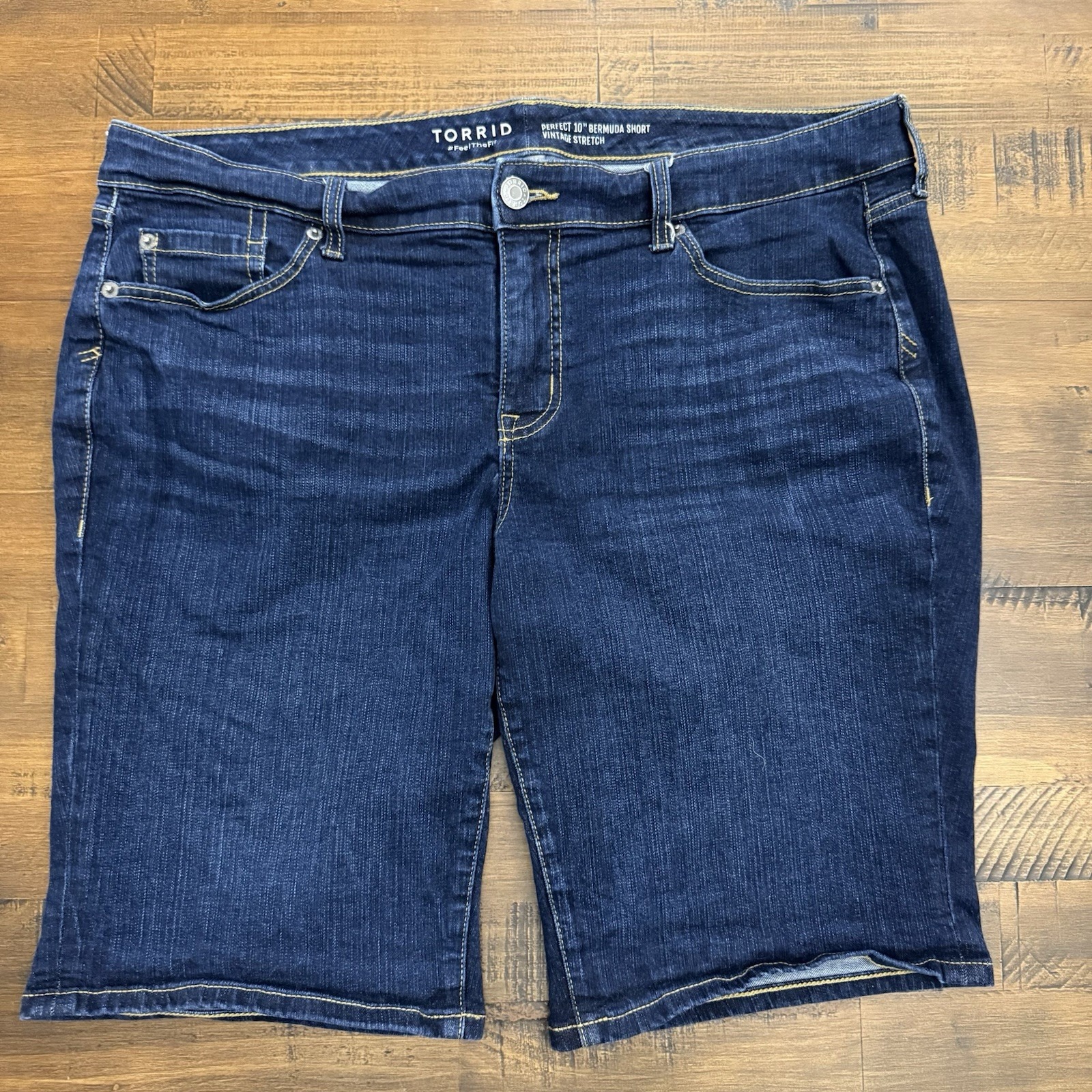 Torrid Vintage Stretch Bermuda Mid Rise Short 12 Inseam Sz 16 Torrid Vintage Stretch Bermuda Mid Rise Short 12 Inseam Sz 16